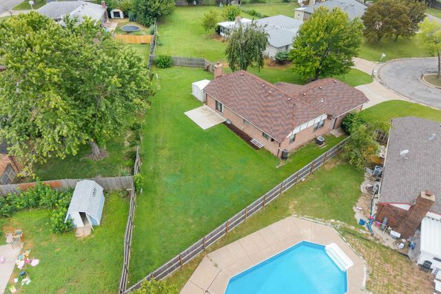 914 S Breckenridge Ct, Wichita, KS 67207