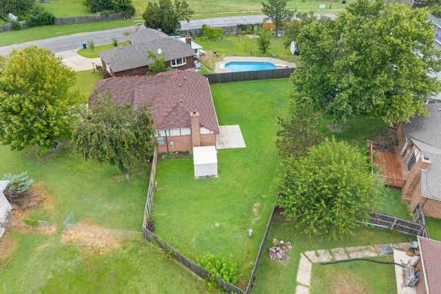 914 S Breckenridge Ct, Wichita, KS 67207