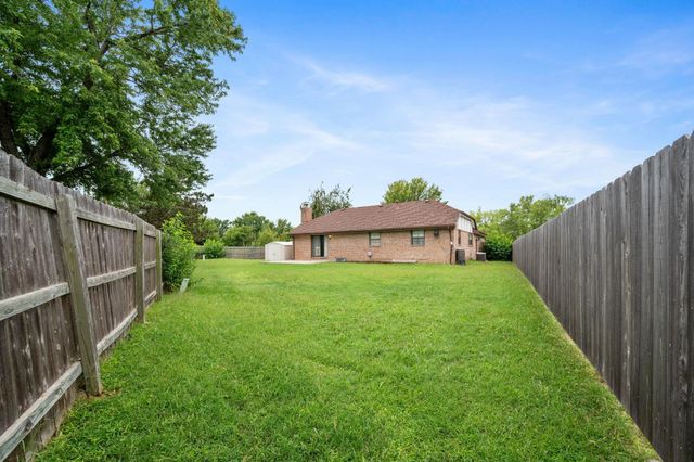 914 S Breckenridge Ct, Wichita, KS 67207