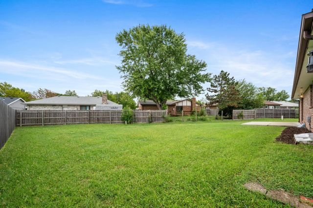 914 S Breckenridge Ct, Wichita, KS 67207