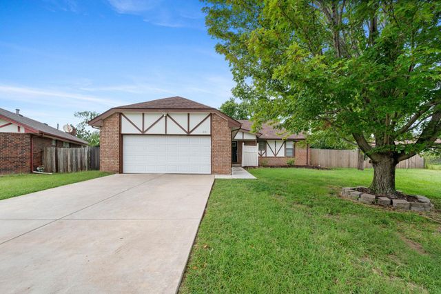 914 S Breckenridge Ct, Wichita, KS 67207