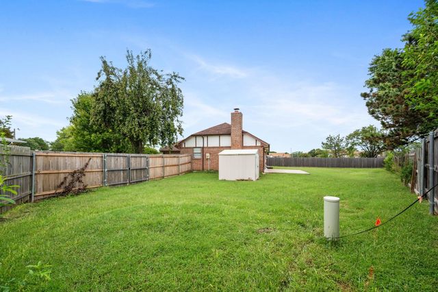 914 S Breckenridge Ct, Wichita, KS 67207