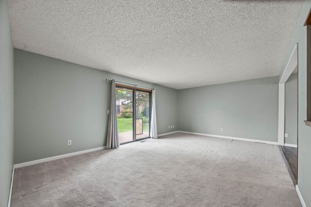 914 S Breckenridge Ct, Wichita, KS 67207