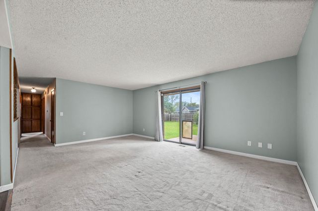 914 S Breckenridge Ct, Wichita, KS 67207