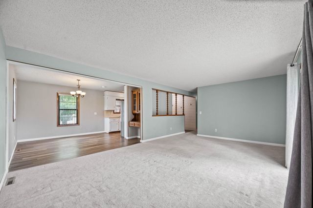 914 S Breckenridge Ct, Wichita, KS 67207