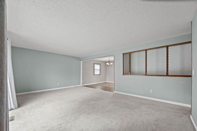 914 S Breckenridge Ct, Wichita, KS 67207