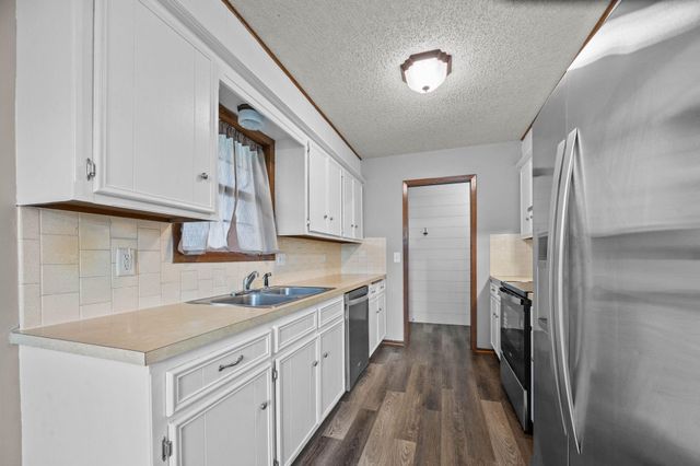 914 S Breckenridge Ct, Wichita, KS 67207