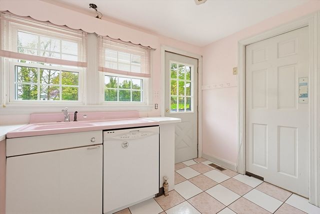 40 Metcalf Road, North Attleboro, MA 02760