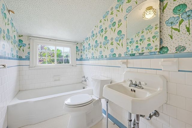 40 Metcalf Road, North Attleboro, MA 02760