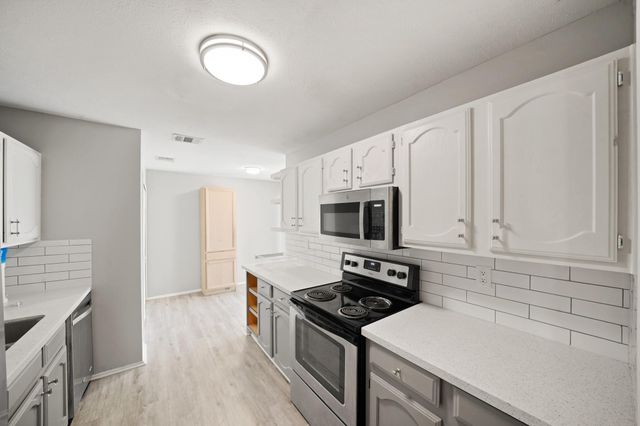 6811 Blue Ridge Drive, Richmond, TX 77469