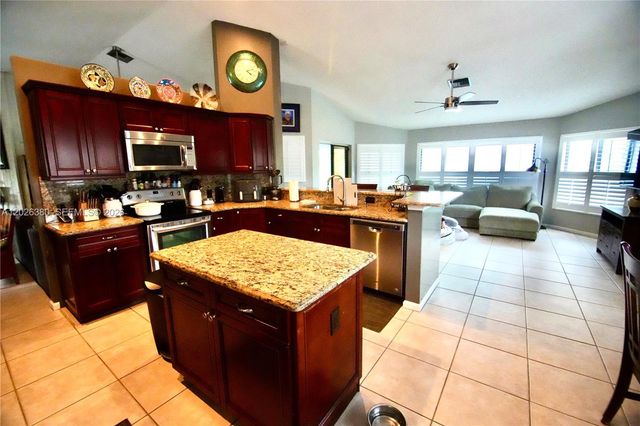 150 SW 127th Ave, Plantation, FL 33325