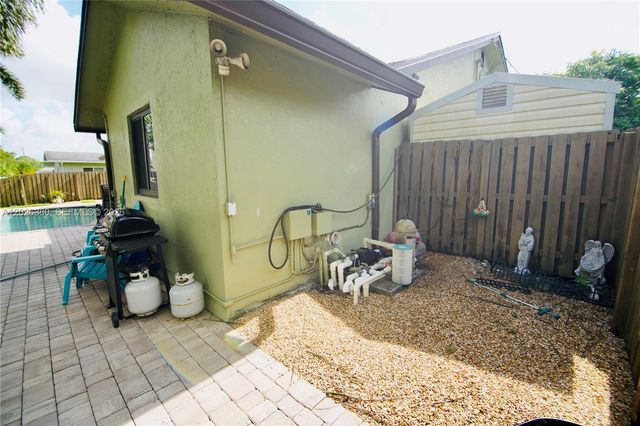 150 SW 127th Ave, Plantation, FL 33325
