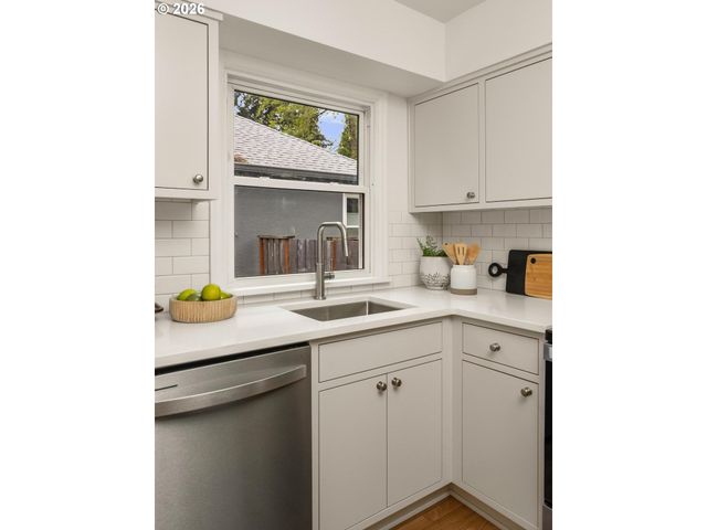 1435 Ne MASON St, Portland, OR 97211