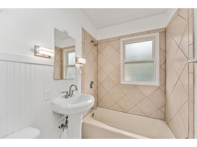 1435 Ne MASON St, Portland, OR 97211
