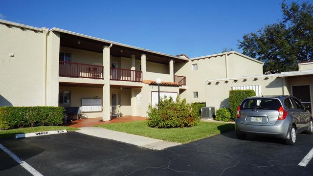 2601 Boundbrook Boulevard 206, Palm Springs, FL 33406