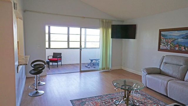 2601 Boundbrook Boulevard 206, Palm Springs, FL 33406
