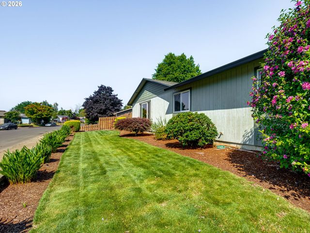 1635 Se QUEENBOROUGH Ct, Mc Minnville, OR 97128