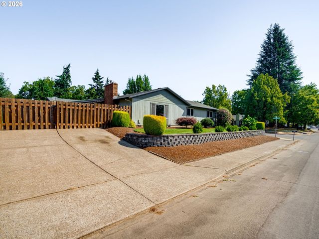 1635 Se QUEENBOROUGH Ct, Mc Minnville, OR 97128