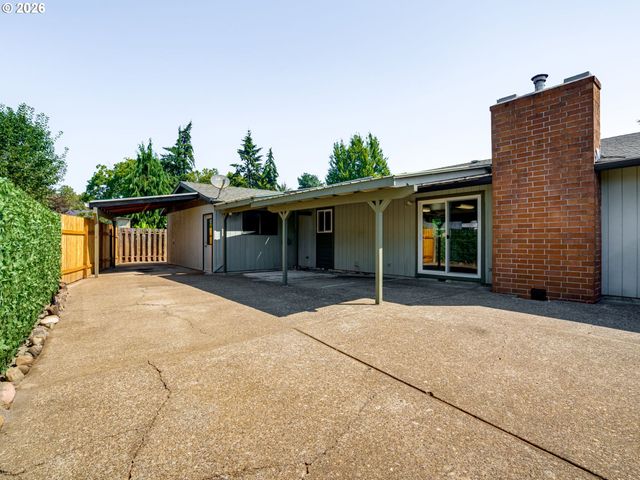 1635 Se QUEENBOROUGH Ct, Mc Minnville, OR 97128