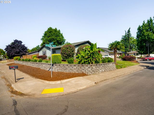 1635 Se QUEENBOROUGH Ct, Mc Minnville, OR 97128