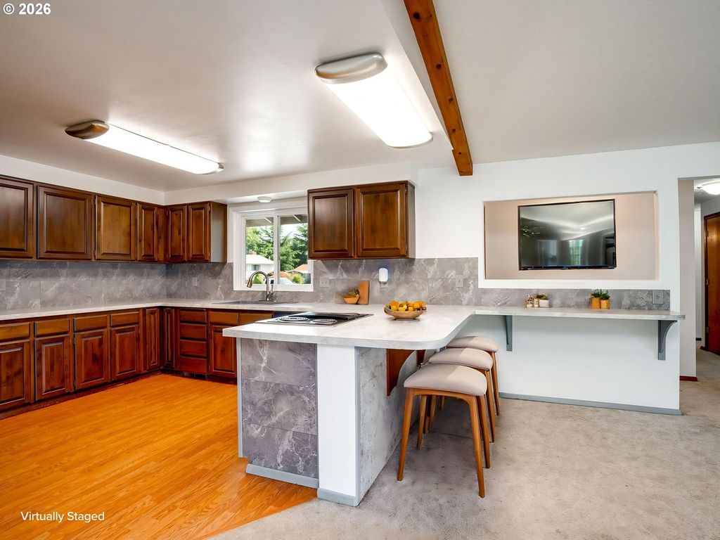 Image 11 of property listing at 1635 Se QUEENBOROUGH Ct, Mc Minnville, OR 97128