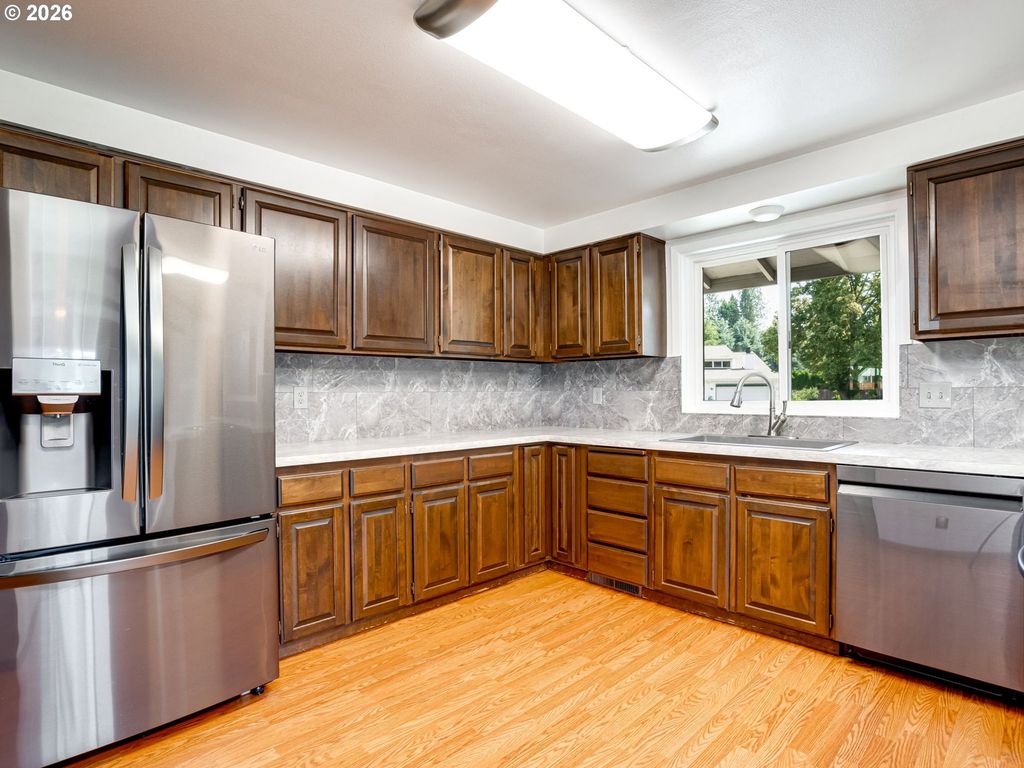 Image 13 of property listing at 1635 Se QUEENBOROUGH Ct, Mc Minnville, OR 97128