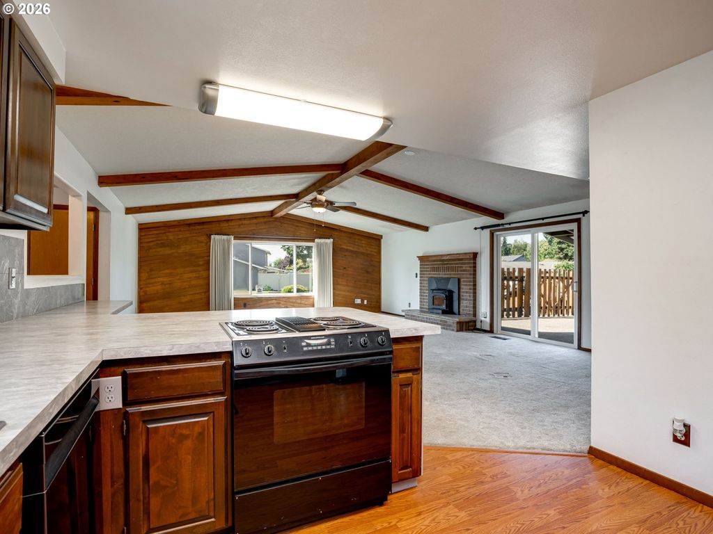 Image 14 of property listing at 1635 Se QUEENBOROUGH Ct, Mc Minnville, OR 97128
