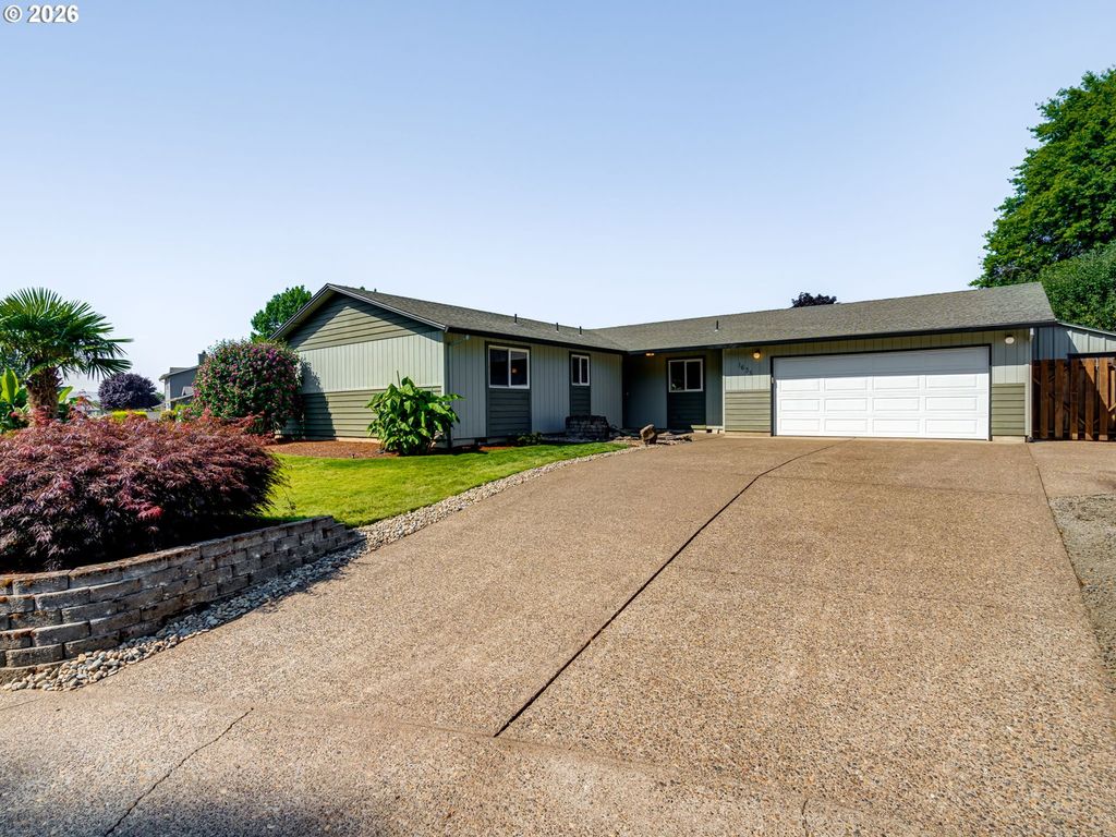 Image 2 of property listing at 1635 Se QUEENBOROUGH Ct, Mc Minnville, OR 97128