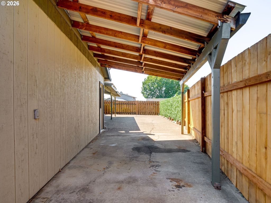 Image 28 of property listing at 1635 Se QUEENBOROUGH Ct, Mc Minnville, OR 97128