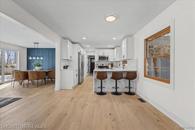 5688 Tequesta Court, West Bloomfield, MI 48323