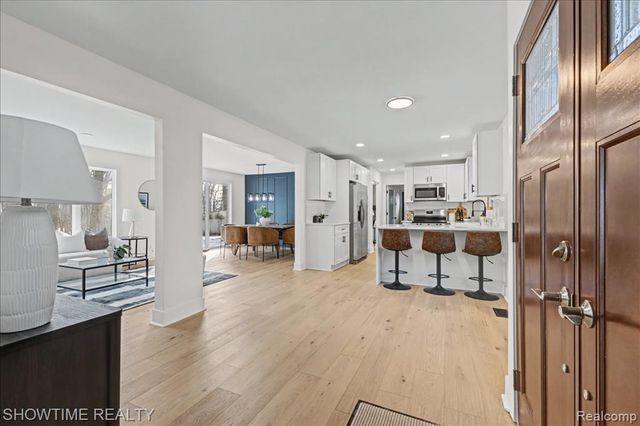 5688 Tequesta Court, West Bloomfield, MI 48323