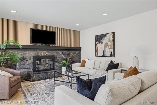 5688 Tequesta Court, West Bloomfield, MI 48323