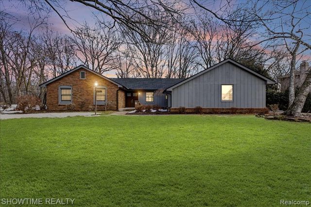 5688 Tequesta Court, West Bloomfield, MI 48323