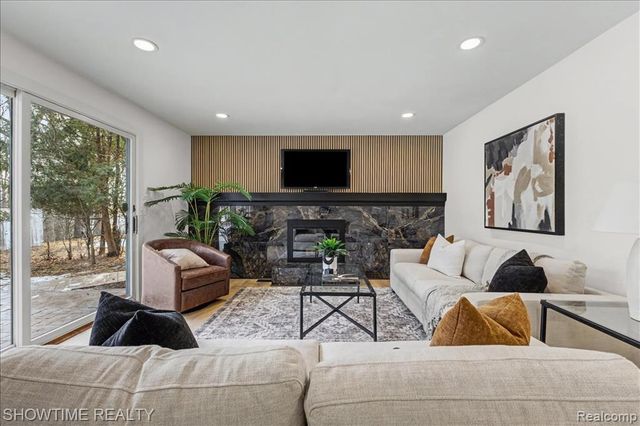 5688 Tequesta Court, West Bloomfield, MI 48323