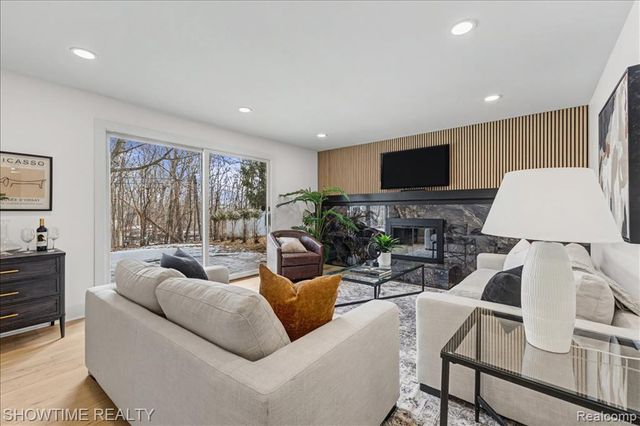 5688 Tequesta Court, West Bloomfield, MI 48323