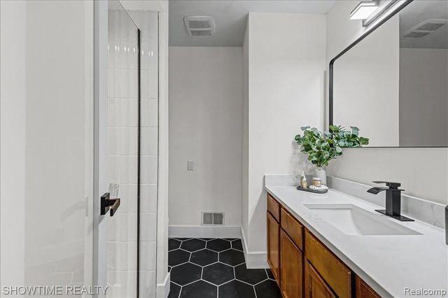 5688 Tequesta Court, West Bloomfield, MI 48323