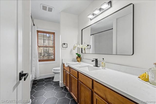 5688 Tequesta Court, West Bloomfield, MI 48323