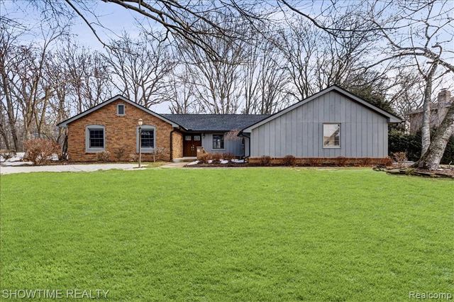 5688 Tequesta Court, West Bloomfield, MI 48323