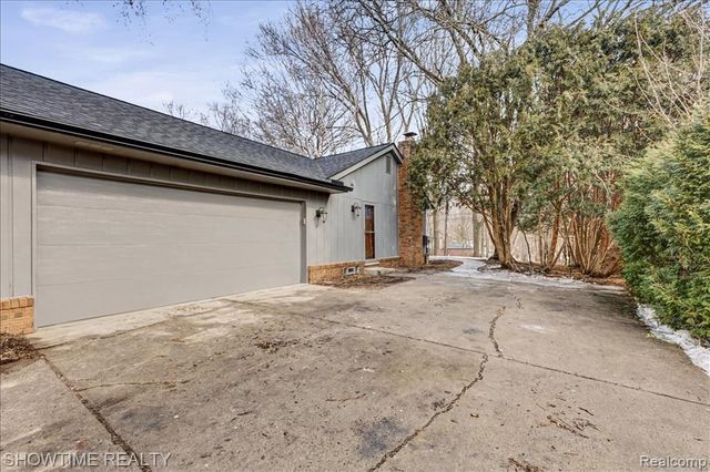 5688 Tequesta Court, West Bloomfield, MI 48323