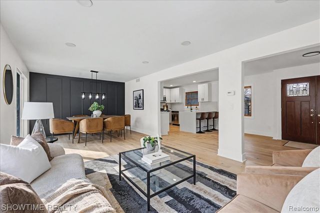 5688 Tequesta Court, West Bloomfield, MI 48323