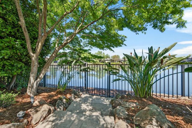 1501 Chalupa Pl, Davis, CA 95618