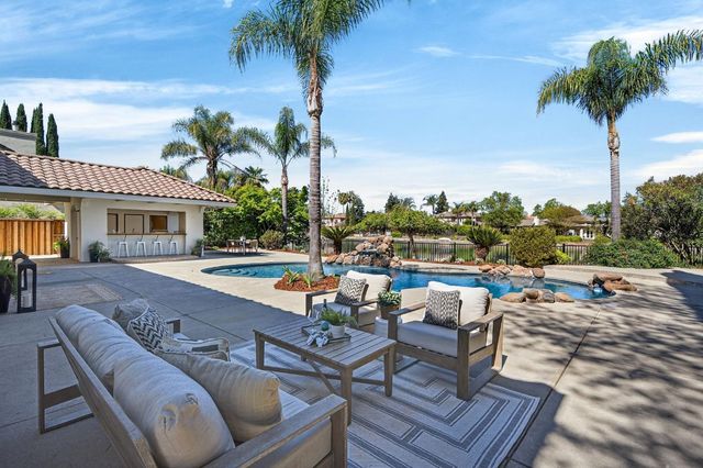 1501 Chalupa Pl, Davis, CA 95618