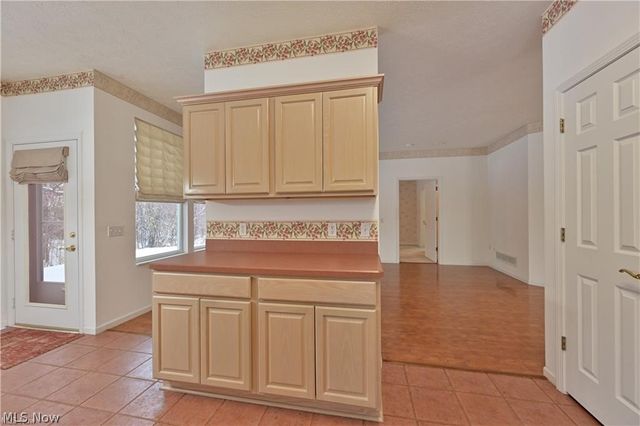 1908 Pembrooke Lane, Avon, OH 44011