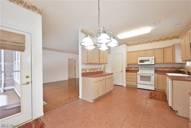 1908 Pembrooke Lane, Avon, OH 44011