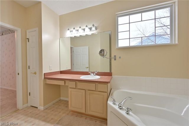 1908 Pembrooke Lane, Avon, OH 44011