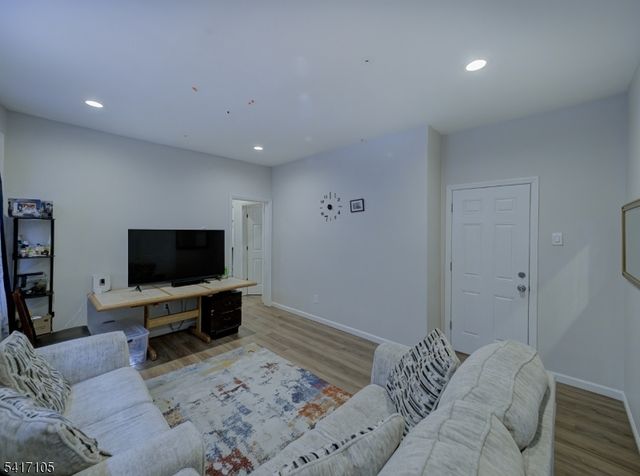 193 Clerk St, Jersey City, NJ 07305