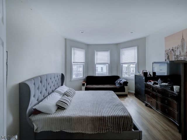 193 Clerk St, Jersey City, NJ 07305