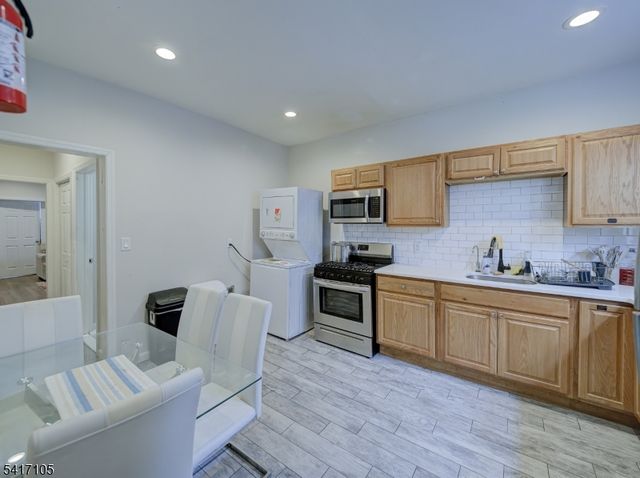 193 Clerk St, Jersey City, NJ 07305