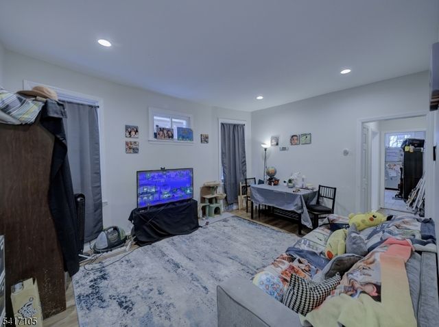 193 Clerk St, Jersey City, NJ 07305