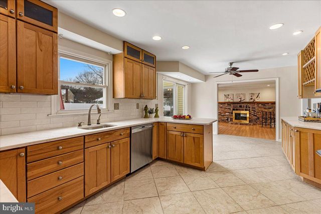 27 W CARTWRIGHT DR, Princeton Junction, NJ 08550